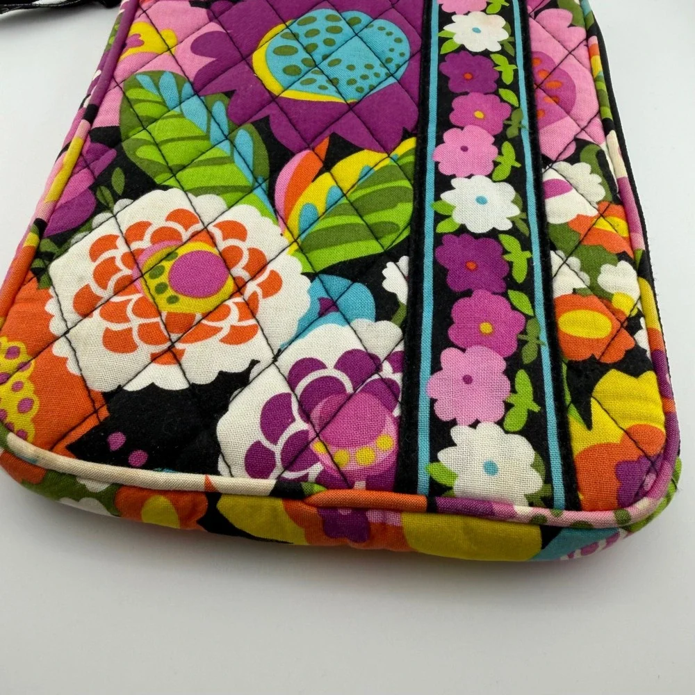 Vera Bradley Quilted Tech Sleeve Case Multicolor Floral English Rose 9x6.5.x1